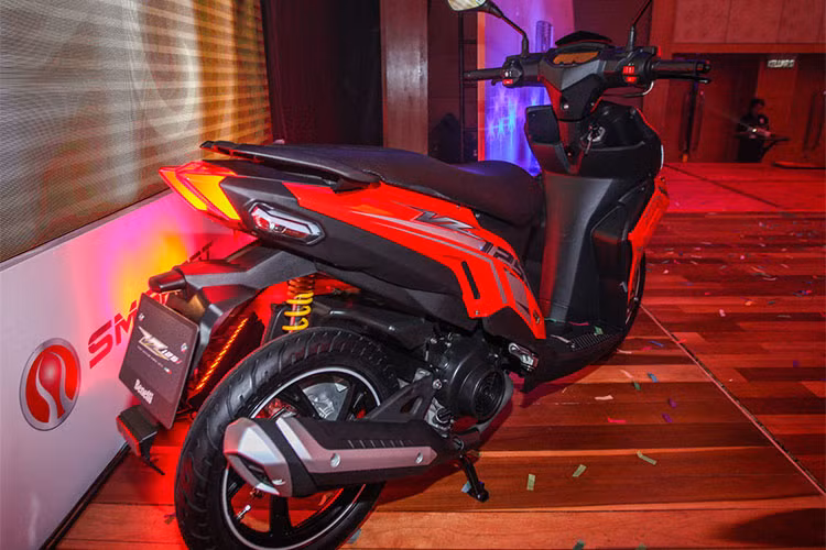 Trái tim của xe là khối động cơ xylanh đơn, SOHC, 4 thì, 2 van, dung tích 124cc, làm mát bằng không khí,đi kèm là hệ thống phun xăng điện tử EFI và bộ đề TLI, giúp xe dễ dàng khởi động và sở hữu công suất tối đa 8,4 mã lực tại tua máy 7.500 vòng/phút và mômen xoắn cực đại 9 Nm tại tua máy 6.000 vòng/phút.