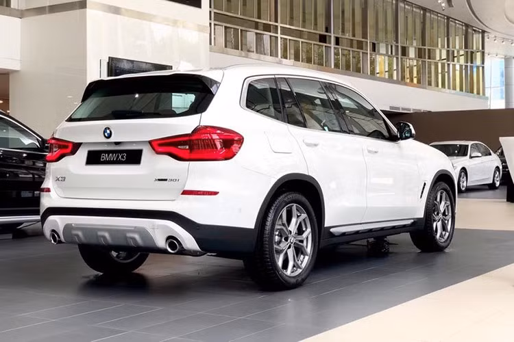 BMW X3 phiên bản xDrive30i M-Sport sử dụng động cơ 4cyl thẳng hàng dung tích 2.0L, tăng áp cổng nạp kép, cho công suất tối đa 248 mã lực tại 5.200 - 6.500 v/p và mô-men xoắn cực đại 349Nm có được từ 1.450 - 4.800 v/p.