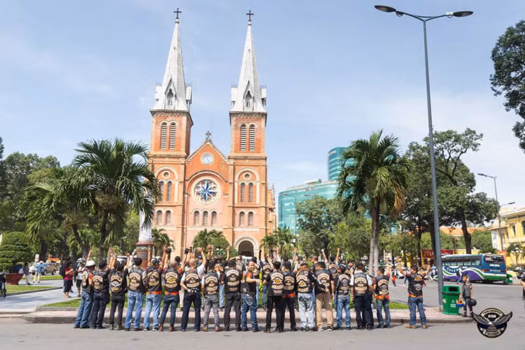 Cùng với các hội chơi xe Harley tự do khác như Hanoi Free Chapter, họ chịu trách nhiệm phối hợp cùng tổ chức Free Chapter toàn cầu cho việc xây dựng và phát triển sân chơi môtô Harley-Davidson đầy cá tính này.