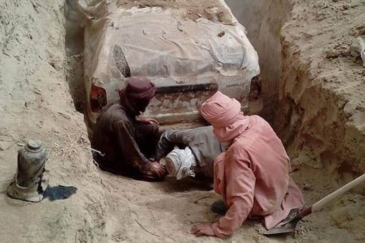 Khai quat chiec Toyota Corolla cua thu linh Taliban sau hon 2 thap ky-Hinh-3