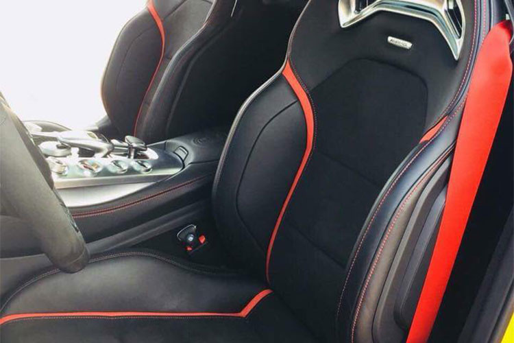 Mercedes-AMG GT S Edition 1 của nữ doanh nhân Hải Phòng sử dụng động cơ V8, tăng áp kép, dung tích 4.0 lít, sản sinh công suất tối đa 510 mã lực tại vòng tua máy 6.250 vòng/phút và mô-men xoắn cực đại 650 Nm. Đáng chú ý là siêu xe của nữ doanh nhân Hải Phòng này chỉ mới lăn bánh được quãng đường dài 5.076 km.