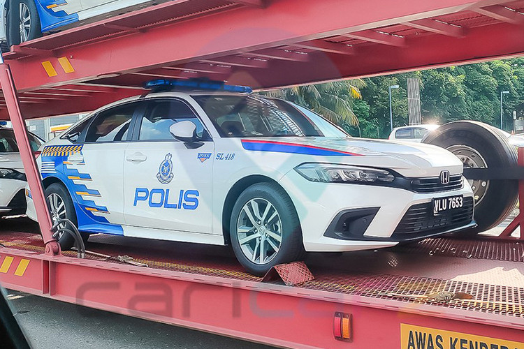 Theo những hình ảnh công bố, loạt xe Honda Civic của cảnh sát Malaysia sẽ có màu sơn trắng đi cùng những họa tiết đặc trưng của lực lượng như dòng chữ POLIS kích thước lớn dán trên nắp capo và hai bên cánh cửa kèm logo và được nhận diện bằng các decal màu xanh cùng số hiệu. 