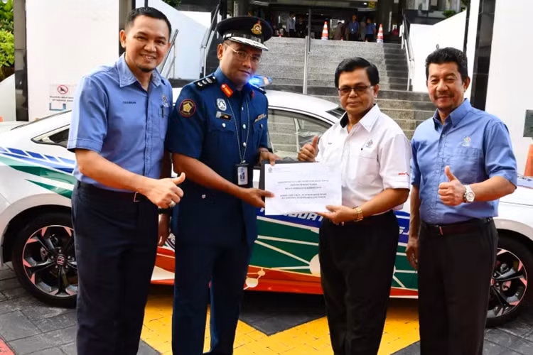 Cụ thể nhiều lô xe Honda Civic thế hệ mới nhất vừa được bào giao cho lực lượng cảnh sát hoàng gia Malaysia. Những chiếc Cvic này sẽ được bổ vào đội xe tuần tra của lực lượng.