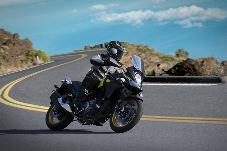 Sức mạnh của xe đến từ khối động cơ V-Twin, dung tích 645cc, làm mát bằng dung dịch, sản sinh công suất 70 mã lực và mômen xoắn cực đại 62 Nm. Hệ thông ống xả mới cũng giúp cho chiếc xe đường trường đa địa hình giảm thiểu khí thải ra môi trường. Tổng trọng lượng ướt của xe ước đạt 216 kg, bình xăng xe có dung tích lên đến 20 lít.