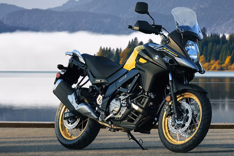 Mới đây, Suzuki Ấn Độ vừa chính thức tung ra mẫu Adventure tầm trung Suzuki V-Strom 650 XT ABS phiên bản nâng cấp cho 2019 với một số thay đổi về ngoại hình và các tính năng bổ sung mạnh mẽ hơn trước.