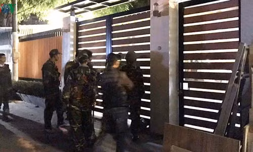 Chong ban chet vo bang sung AK roi tu sat trong dem-Hinh-3