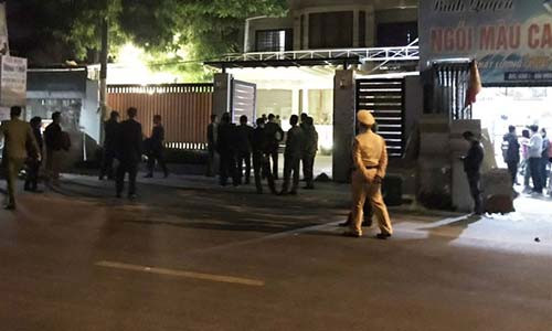 Chong ban chet vo bang sung AK roi tu sat trong dem-Hinh-2