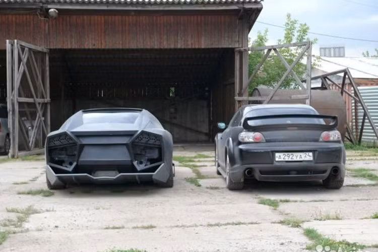 Chiếc siêu xe Lamborghini nhái này đang được rao bán trên mạng với giá 600.000 RUB (tương đương 9.700 USD - khoảng 221 triệu đồng).