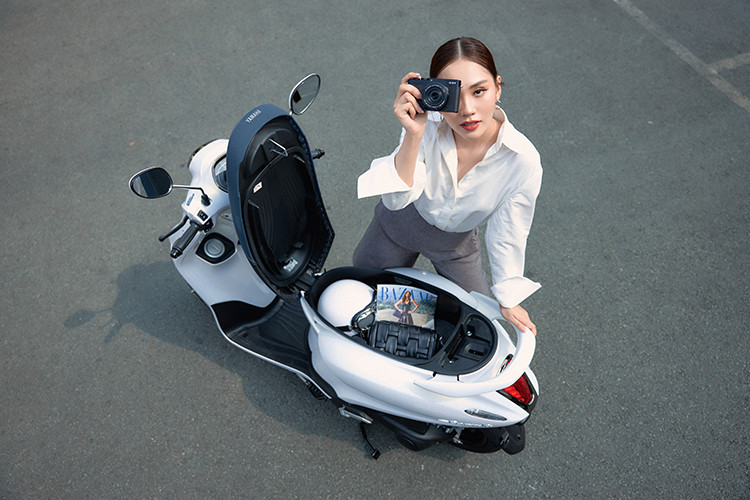 Xem xe ga Yamaha Grande do dang cung dan hoa hau Viet-Hinh-4