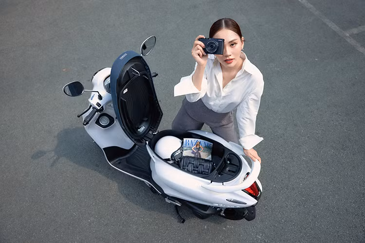 Xem xe ga Yamaha Grande do dang cung dan hoa hau Viet-Hinh-4