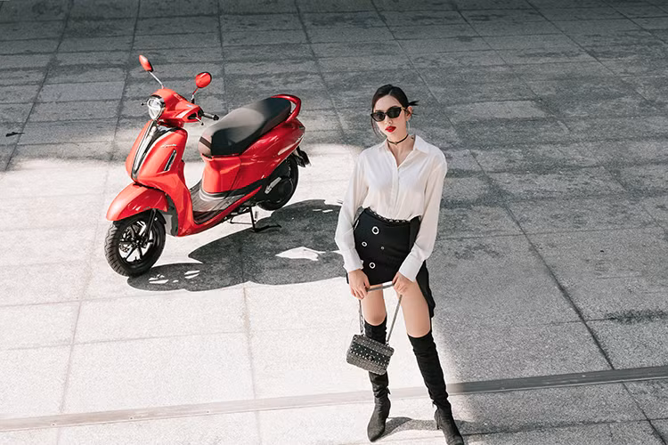 Xem xe ga Yamaha Grande do dang cung dan hoa hau Viet