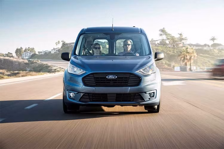 So với thế hệ đầu tiên từng được hãng xe ôtô Ford giới thiệu lần đầu vào năm 2012 (tới Mỹ năm 2014), phiên bản cập nhật của Transit Connect sở hữu một diện mạo mới mẻ, sở hữu nhiều DNA của hãng xe Mỹ hơn.