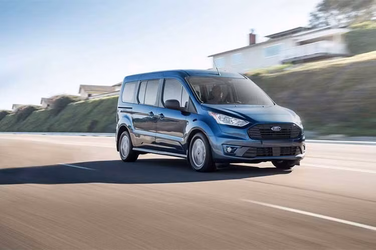 Phiên bản nâng cấp của mẫu xe van Ford Transit Connect 2019 sẽ được ra mắt chính thức tại triển lãm Chicago tới đây. Phiên bản 2019 chứng kiến những thay đổi về thiết kế đầu xe, công nghệ cũng như cách bài trí nội thất bên cạnh sự bổ sung của dòng động cơ diesel mới.