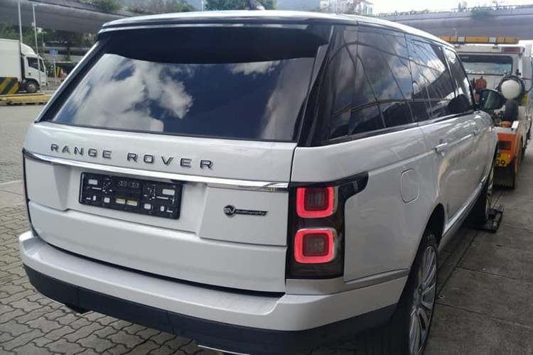 Tại thị trường Mỹ, giá xe Range Rover SVAutobiography 2019 được bán ra với mức giá từ 207.900 USD (tương đương khoảng 4,8 tỷ &#x8;đồng), đắt hơn so với phiên bản cũ đang bán ra khoảng 196 triệu đồng.