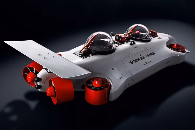 Một điều thú vị về Dragon là nó chạy bằng điện. Được trang bị hệ thống đẩy truyền động trực tiếp DC tạo ra công suất 18,7 mã lực, cỗ máy này không chỉ im lặng mà còn hoàn toàn không gây ô nhiễm khi di chuyển trong môi trường biển.