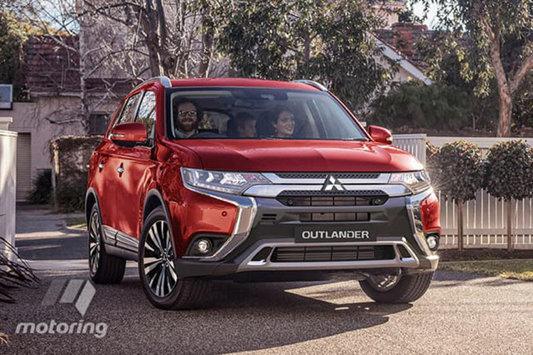 Mẫu xe Mitsubishi Outlander 2019 đã chính thức được ra mắt ở thị trường Úc. Trên phiên bản nâng cấp mới này, xe đã được nhà sản xuất chỉnh sửa một chút và có tấm cản va thấp hơn, lưới tản nhiệt phía trước với mắt lưới bên trong màu đen, đèn sương mù bao quanh không mạ crôm.