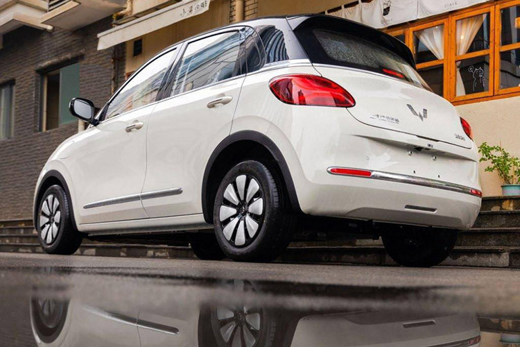 Cũng như Baojun Yep, Wuling Bingo 2024 mới là mẫu ôtô điện đã lần đầu tiên trình làng ở thị trường Trung Quốc vào hồi đầu năm nay. Sau Trung Quốc, mẫu xe này mới được giới thiệu ở thị trường Indonesia dưới cái tên Wuling BinguoEV trong tháng 11/2023.