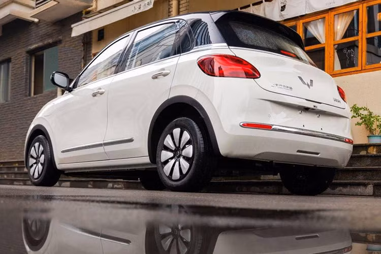 Cũng như Baojun Yep, Wuling Bingo 2024 mới là mẫu ôtô điện đã lần đầu tiên trình làng ở thị trường Trung Quốc vào hồi đầu năm nay. Sau Trung Quốc, mẫu xe này mới được giới thiệu ở thị trường Indonesia dưới cái tên Wuling BinguoEV trong tháng 11/2023.