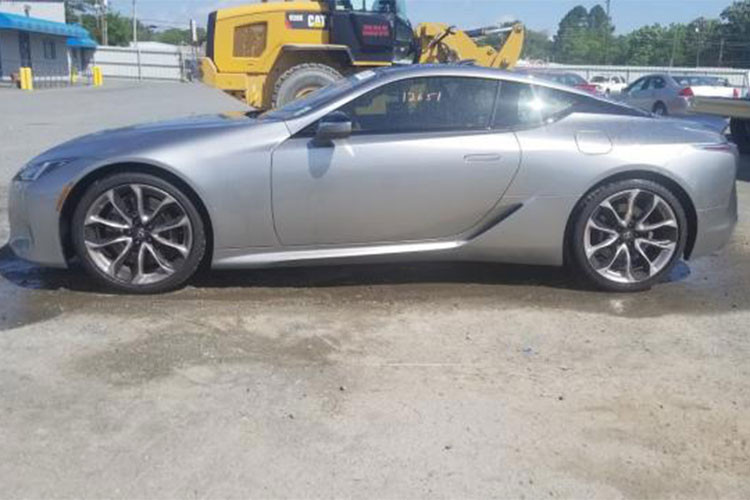 Xuất hiện lần đầu tại triển lãm Geneva 2012 dưới dạng concept LF-LC, mẫu coupe hạng sang Lexus LC500 được xem là đối thủ cạnh tranh của Mercedes S-Class Coupe. Xe được trang bị khối động cơ V8 5.0 nạp khí tự nhiên 467 mã lực quen thuộc, đã từng xuất hiện trên các dòng xe thể thao IS-F, RC-F hay GS-F.