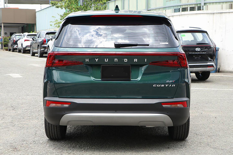 Tuy vậy sau khi công khai thông tin trên mạng xã hội, nhiều người đánh giá 840 triệu để sở hữu mẫu xe này là hợp lý, cũng không ít người cho rằng xe sản xuất năm 2023 nên giảm sâu hơn và đại lý nên để giá 800 triệu. Nếu 840 triệu bao gồm cả chi phí lăn bánh thì nhiều người sẵn sàng xuống tiền.