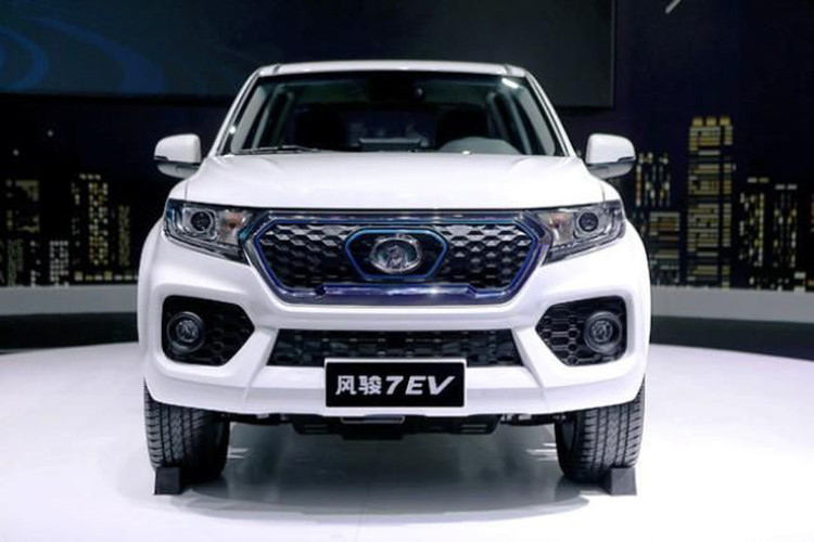 Công suất xe đến từ một mô tơ điện duy nhất với 204 mã lực và mô-men xoắn cực đại 300 Nm, hoạt động cùng một cụm pin 60 kWh. Với cấu hình này, Wingle 7 EV có cự li di chuyển 300 km trên một lần sạc, và gia tốc từ 0-100 km trong 9 giây.