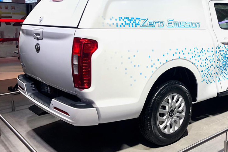 Wingle 7 EV có thân hình bán tải double-cab với 5 ghế ngồi. Tỉ lệ kích thước của nó là dài 5.400 mm, rộng 1.800 mm, cao 1.760 mm, và trục cơ sơ dài 3.350 mm. Phần thùng xe phía sau không được lớn lắm với kích thước dài 1.680 mm, rộng 1.460 mm, và cao 480 mm.