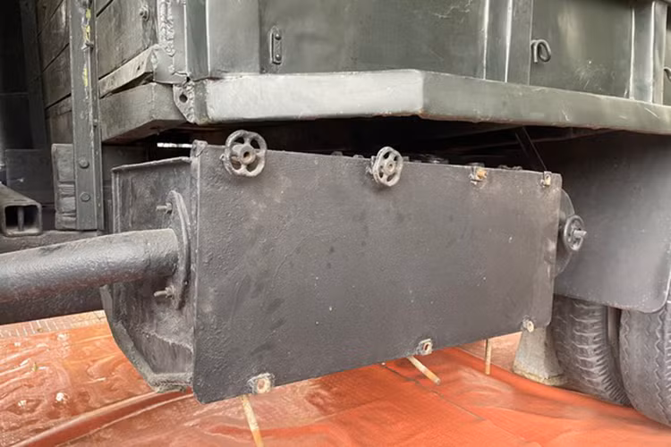 Ngày 4/8/1949, Phái đoàn Mậu dịch Thống nhất Quốc phòng được thành lập theo Nghị định số 7/NĐ của Chính phủ. Phái đoàn có nhiệm vụ tổ chức mua hàng từ các địa phương, mua vũ khí thuốc nổ ở biên giới Việt - Trung cung cấp cho lực lượng vũ trang. Để hoàn thành nhiệm vụ nặng nề này, cần phải có phương tiện vận tải cơ giới.