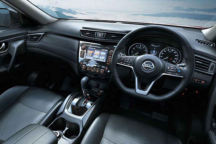 Trang bị an toàn gồm 06 túi khí, hỗ trợ phanh thông minh phanh khẩn cấp (IEB), cảnh báo va chạm phía trước (FCW), cảnh báo chệch làn đường (LDW), cảnh báo điểm mù (BSW), cảnh báo phương tiện cắt ngang khi lùi (RCTA), khởi hành ngang dốc và hỗ trợ xuống dốc, hệ thống camera quan sát thông minh, màn hình quan sát xung quanh thông minh (IAVM),...