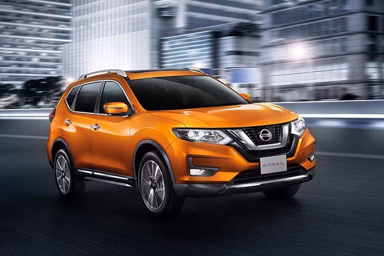 Nissan Thái Lan vừa giới thiệu X-Trail phiên bản nâng cấp giữa vòng đời với các cải tiến về nội/ngoại thất và cả động cơ. Mẫu xe Nissan X-Trail 2019 facelift đã loại bỏ động cơ xăng 2.0L và thay thế bằng động cơ xăng 2.5L và hệ truyền động hybrid gồm một động cơ xăng 2.0L kết hợp với một mô tơ điện
