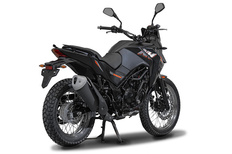 Giá xe Dafra SYM NH 300 2025 được công bố là 24.990 R$ (tương đương khoảng 97 triệu đồng). Mặc dù mức giá này cao hơn so với các mẫu xe như Yamaha Exciter và Honda Winner X, nhưng hoàn toàn tương xứng với những trang bị cao cấp mà mẫu xe này sở hữu.