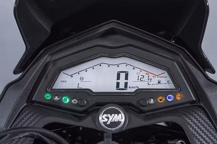 So với phiên bản trước, công suất và mô-men xoắn của mẫu xe môtô Dafra SYM NH 300 2025 đã giảm nhẹ, điều này có thể do các quy định về khí thải mới có hiệu lực vào năm 2025.