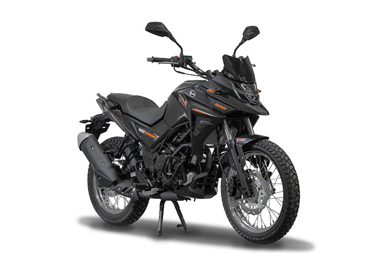 Mẫu xe môtô Dafra SYM NH 300 2025 mới đã chính thức có mặt trên thị trường Brazil, đánh dấu sự hợp tác giữa nhà sản xuất Dafra Motos và thương hiệu SYM nổi tiếng từ Đài Loan. Để thu hút sự chú ý của người tiêu dùng, phiên bản mới này được cập nhật với nhiều tùy chọn màu sắc và bộ tem đồ họa độc quyền cho thị trường Brazil.