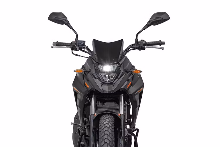 Dafra SYM NH 300 2025 được phát triển bởi SYM và được lắp ráp tại Brazil. Mẫu xe này nổi bật với thiết kế ấn tượng, trang bị hiện đại và khối động cơ mạnh mẽ. Động cơ xi-lanh đơn, dung tích 278,3cc, làm mát bằng dung dịch, cho công suất tối đa 24 mã lực tại 7.500 vòng/phút và mô-men xoắn cực đại 22,45 Nm tại 6.000 vòng/phút.