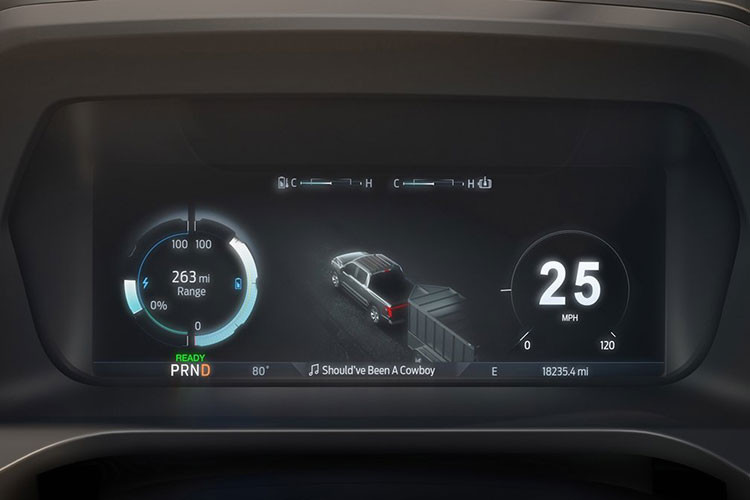 Mẫu xe bán tải điện mới nhà Ford này được trang bị động cơ điện hoàn toàn với công suất 563 mã lực và mô men xoắn cực đại là 1.050 Nm là mức cao nhất từ trước tới nay của dòng F150. Xe có thể tăng tốc 0-100km/giờ trong khoảng 4.5 giây.