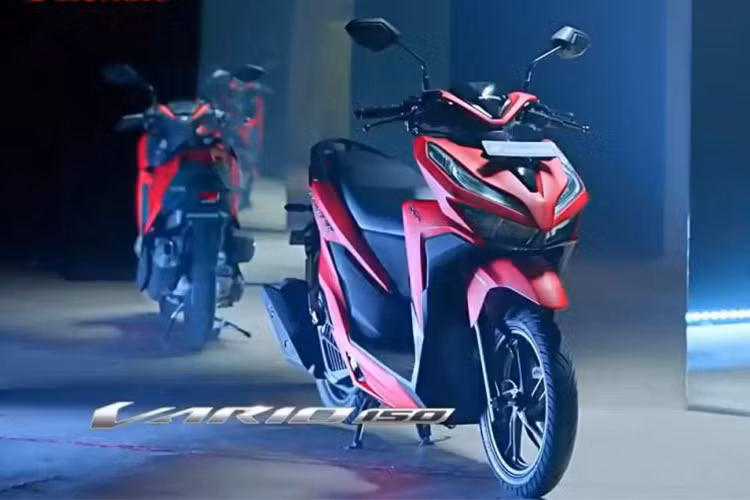 Mẫu xe ga Honda Vario 150 phiên bản 2018 vừa chính thức ra mắt tại thị trường Indonesia với thiết kế khác biệt sắc sảo và hiện đại hơn, trang bị cao cấp hơn. Tuy nhiên hệ động lực của xe vẫn được giữ nguyên.