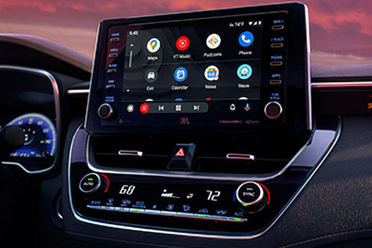 Về vận hành, Toyota Corolla Cross Nightshade vẫn là động cơ hybrid khi kết hợp giữa máy xăng 2.0L cùng với mô tơ điên cho mức công suất lên tới 196 mã lực. Tùy chọn cấu hình này có phần khác so với Toyota Corolla Cross đang bán tại thị trường Việt Nam.