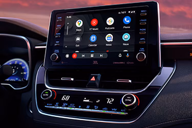 Về vận hành, Toyota Corolla Cross Nightshade vẫn là động cơ hybrid khi kết hợp giữa máy xăng 2.0L cùng với mô tơ điên cho mức công suất lên tới 196 mã lực. Tùy chọn cấu hình này có phần khác so với Toyota Corolla Cross đang bán tại thị trường Việt Nam.