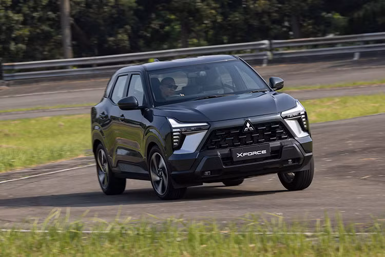 Mức giá xe Mitsubishi XForce 2024 chưa công bố nhưng dự đoán từ khoảng 400 triệu Rupiah (tương đương 624,6 triệu đồng). Xe sẽ chính thức được sản xuất tại Indonesia vào tháng 10 và đến tay khách hàng từ tháng 11/2023. Tại Việt Nam, Mitsubishi XForce đang được hệ thống đại lý chính hãng nhận đặt cọc với giá bán dự kiến 700-800 triệu đồng. 