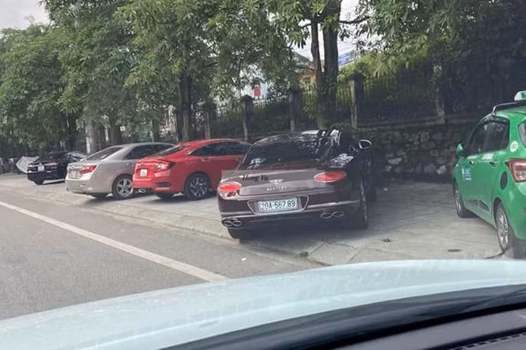 Động cơ Bentley Continental GT Mulliner thế hệ mới của đại gia Thái Nguyên là trái tim V8, dung tích 4.0L lít, 32 van, được tích hợp bộ tăng áp turbo kép, sản sinh ra công suất tối đa 542 mã lực tại vòng tua máy 6.000 vòng/phút và mô-men xoắn cực đại 770 Nm tại dải vòng tua máy 2.000 đến 4.000 vòng/phút.