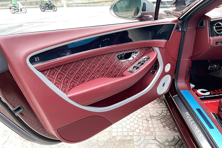 Giá xe Bentley Continental GT V8 Mulliner thế hệ mới tại Việt Nam được chào bán không dưới 20 tỷ đồng, nhưng nếu như chủ nhân bấm được các biển số đẹp, chẳng hạn như biển 20A-567.89, giá trị xe cũng sẽ tăng lên đáng kể. Và chiếc Bentley Continental GT V8 Mulliner biển sảnh rồng tại Thái Nguyên này cũng không ngoại lệ.