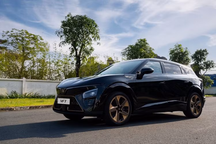 Mỗi chiếc xe SUV điện VinFast VF7 Hỏa Long Độc Bản chạy điện đều sẽ được đánh số thứ tự theo công nghệ đặc biệt dành riêng cho chủ sở hữu.