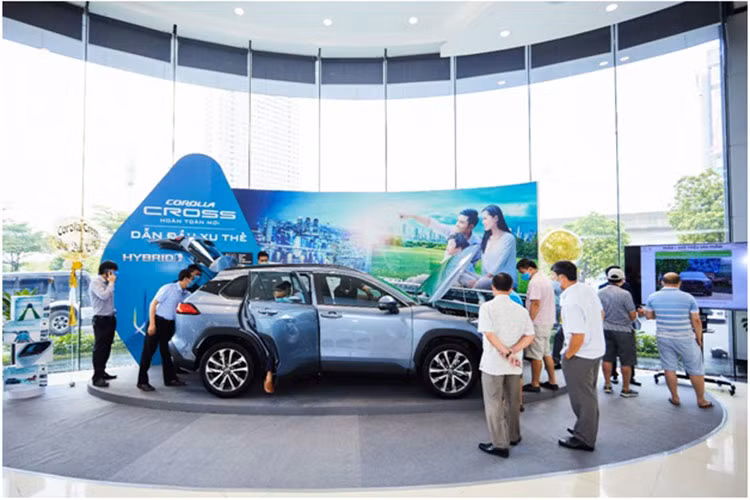 Gan 1.400 xe Toyota Corolla Cross den tay khach Viet thang 3/2021