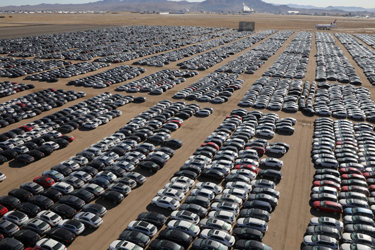 Tổng cộng, Volkswagen đã đồng ý chi hơn 25 tỷ USD cho các yêu cầu của chủ sở hữu, các nhà quản lý môi trường, các tiểu bang và các đại lý và đề nghị mua lại khoảng 500.000 xe ôtô tại Mỹ vi phạm quy chuẩn về môi trường. Việc mua lại sẽ tiếp tục đến hết năm 2019.