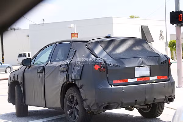 SUV Lexus phien ban 7 cho lo dien 