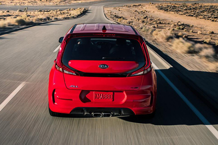 Trang bị an toàn trên Kia Soul 2020 cũng rất phong phú với các tính năng như cảnh báo chệch làn, cảnh báo điểm mù, cảnh báo phương tiện cắt ngang, Smart Cruise Control,…