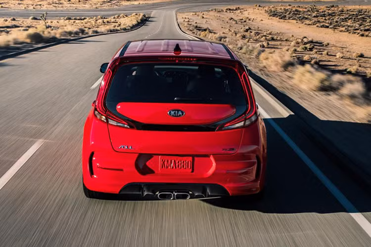 Trang bị an toàn trên Kia Soul 2020 cũng rất phong phú với các tính năng như cảnh báo chệch làn, cảnh báo điểm mù, cảnh báo phương tiện cắt ngang, Smart Cruise Control,…