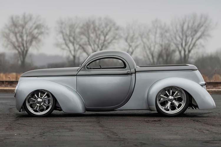 Bán tải Willys 1941 trong bài viết này sau khi được độ lại đã có diện mạo ngộ nghĩnh như phim hoạt hình, với 241 bộ phận độ thân vỏ làm thủ công, cộng thêm một động cơ siêu nạp Hemi V8 dung tích 5.7 lít.