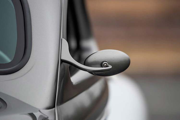 Bộ siêu nạp Magnuson làm mát trong, phanh đĩa, hệ thống treo trước và sau độc lập cùng nhiều trang bị hấp dẫn khác như trục truyền động bằng nhôm bóng, hệ thống ống xả độ bằng thép chống gỉ.