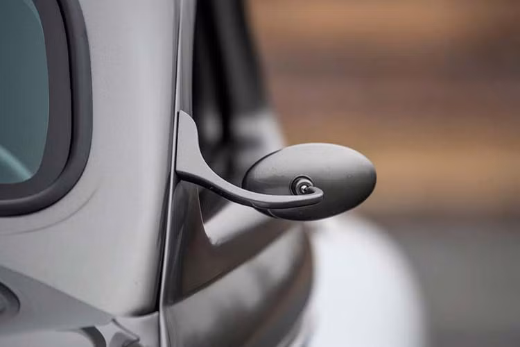 Bộ siêu nạp Magnuson làm mát trong, phanh đĩa, hệ thống treo trước và sau độc lập cùng nhiều trang bị hấp dẫn khác như trục truyền động bằng nhôm bóng, hệ thống ống xả độ bằng thép chống gỉ.