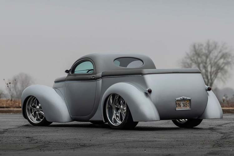 Thế nhưng điểm nổi bật nhất chính là dáng vẻ tròn trịa, vừa buồn cười vừa đáng yêu của xe. Phần đầu xe trông giống như lấy thẳng ra từ một bộ phim hoạt hình “Cars” của Pixar...